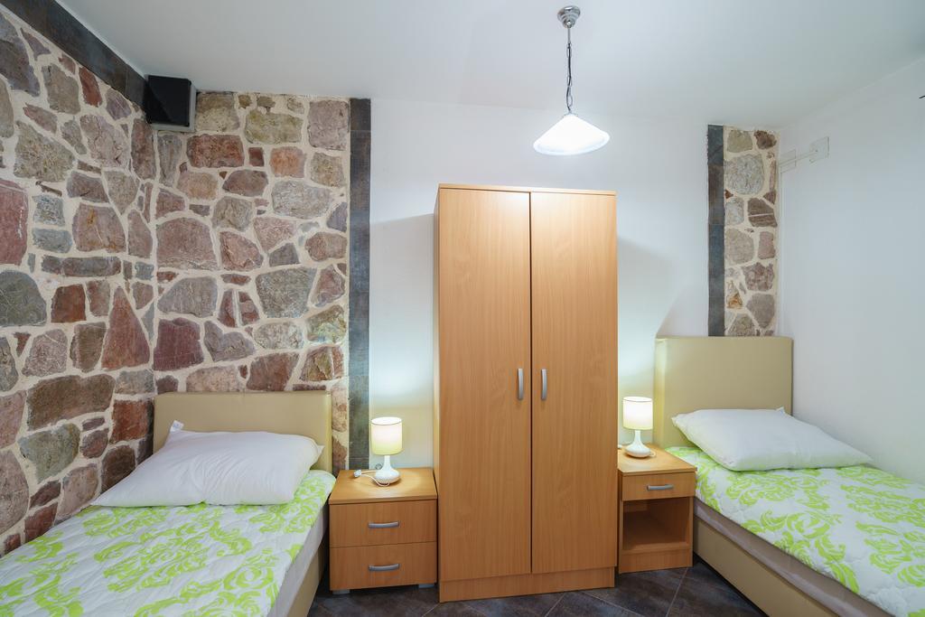 Apartments Zezelj Sveti Stefan Extérieur photo