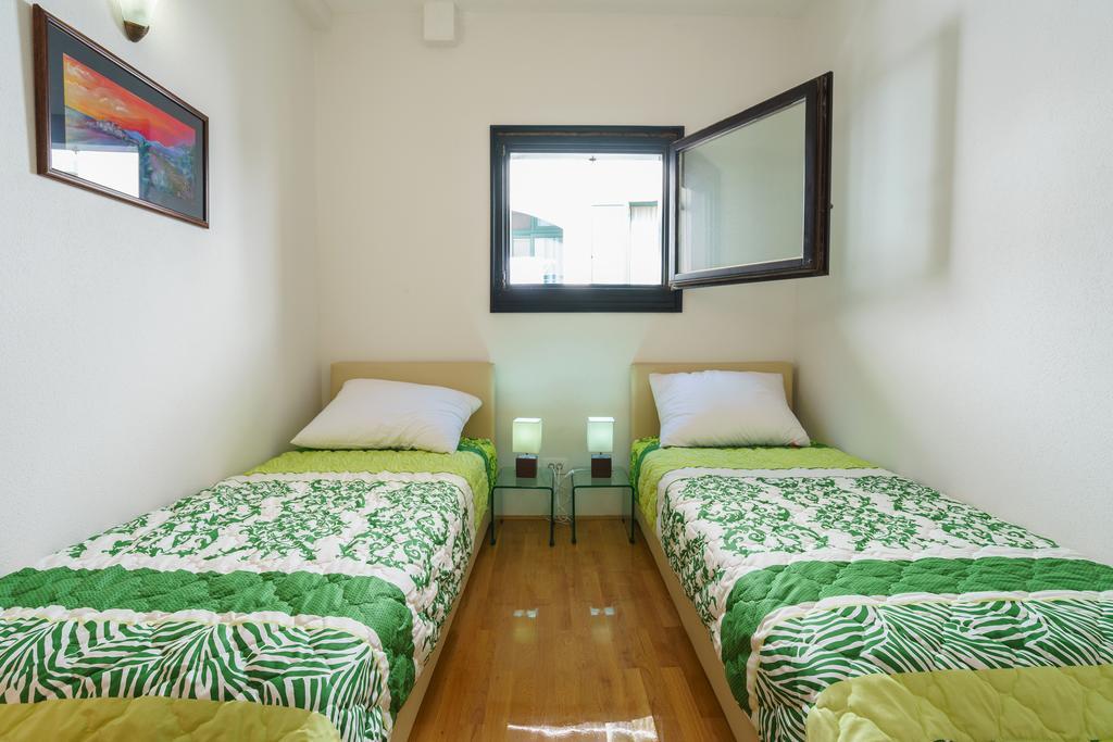 Apartments Zezelj Sveti Stefan Extérieur photo